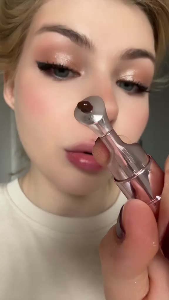 亮面唇釉AI广告拆解｜SKINTIFIC 轻摩卡色唇釉UGC近景种草视频